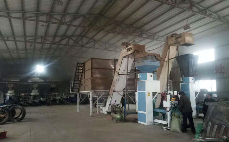 廣東時產(chǎn)10噸廢舊家具木屑顆粒生產(chǎn)線